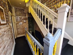 1a Crompton Street- click for photo gallery